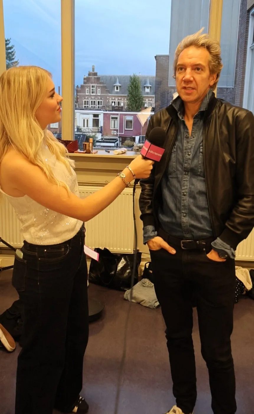 Emmaly interviewt een artiest